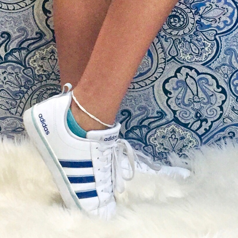 Adidas Shoes Womens Size 7 White and Blue